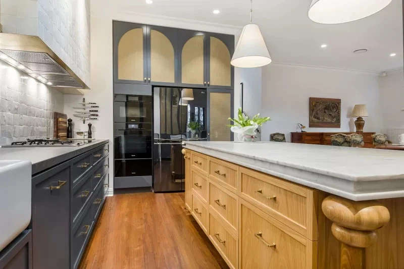 White-Quartz-Countertop-Pair-with-Minimalist-Cabinets White-Quartz-Countertop-Pair-with-Minimalist-Cabinets